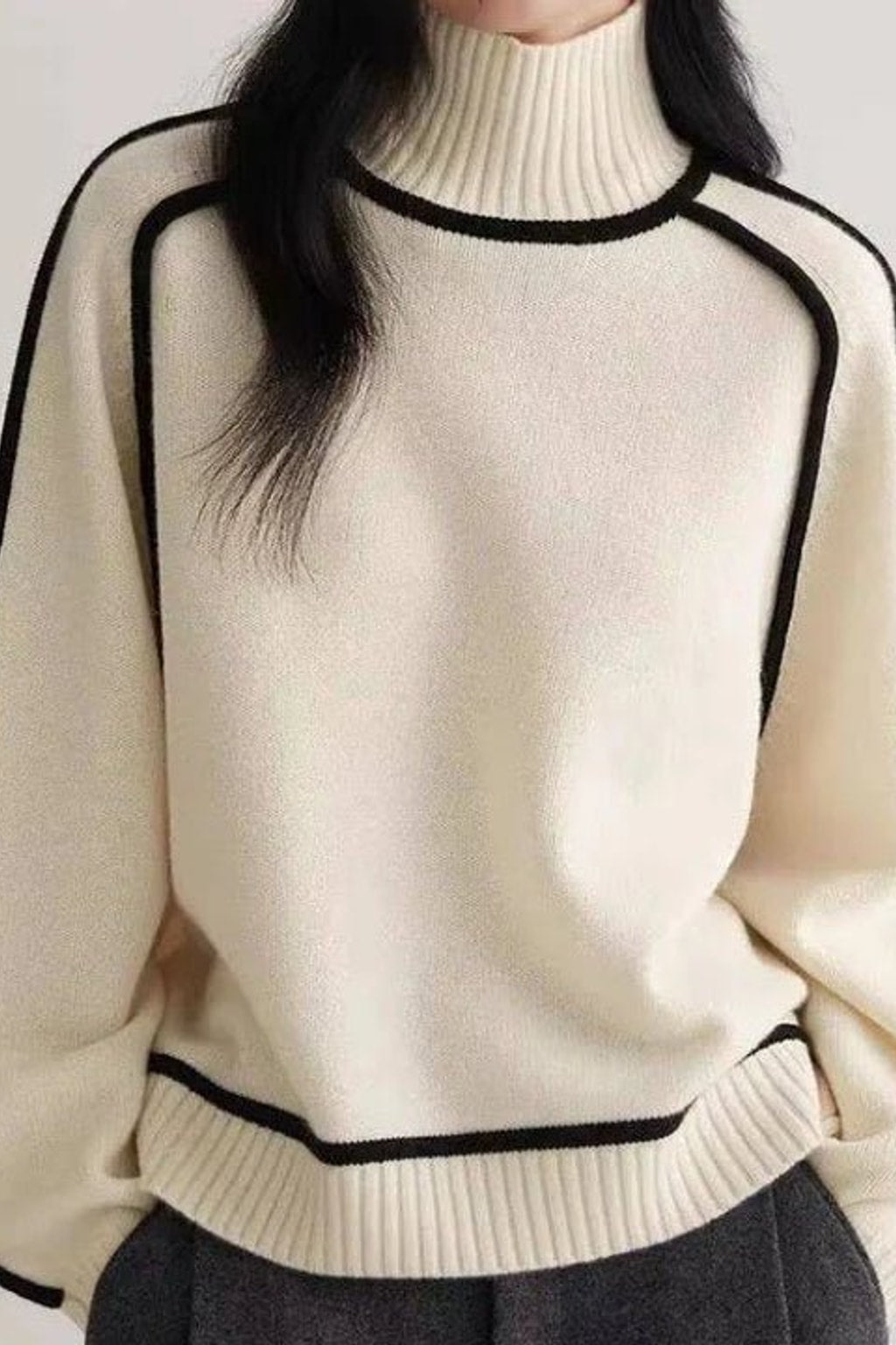 Cozy Wool Cashmere Turtleneck Sweater With Dropped Shoulders - 2