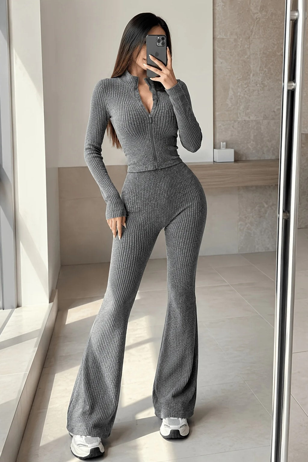 Women's Two-Piece Set With Short Cardigan - 2