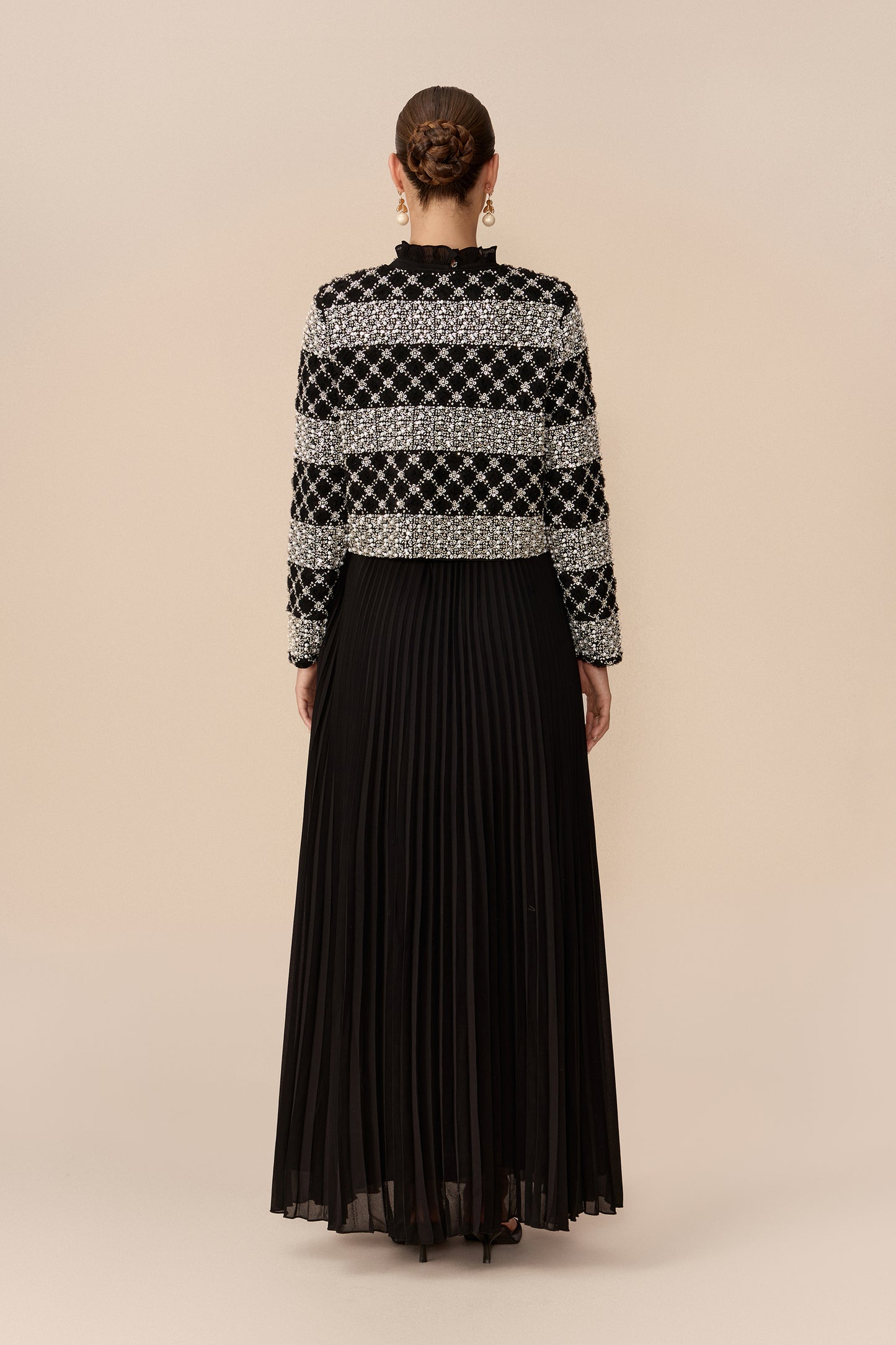 Black ruffle collar jacket and pleated maxi set - view 4