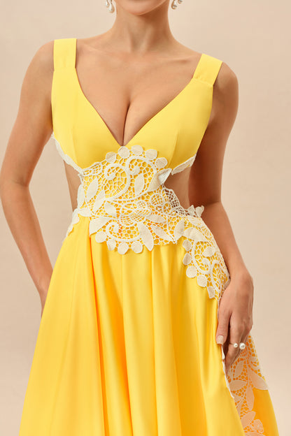 Yellow lace maxi dress with open-back bow - view 3