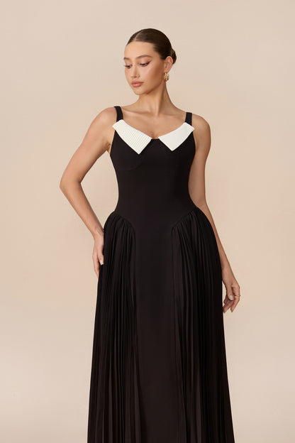 Pleated Maxi Dress With Contrast Collar - view 3