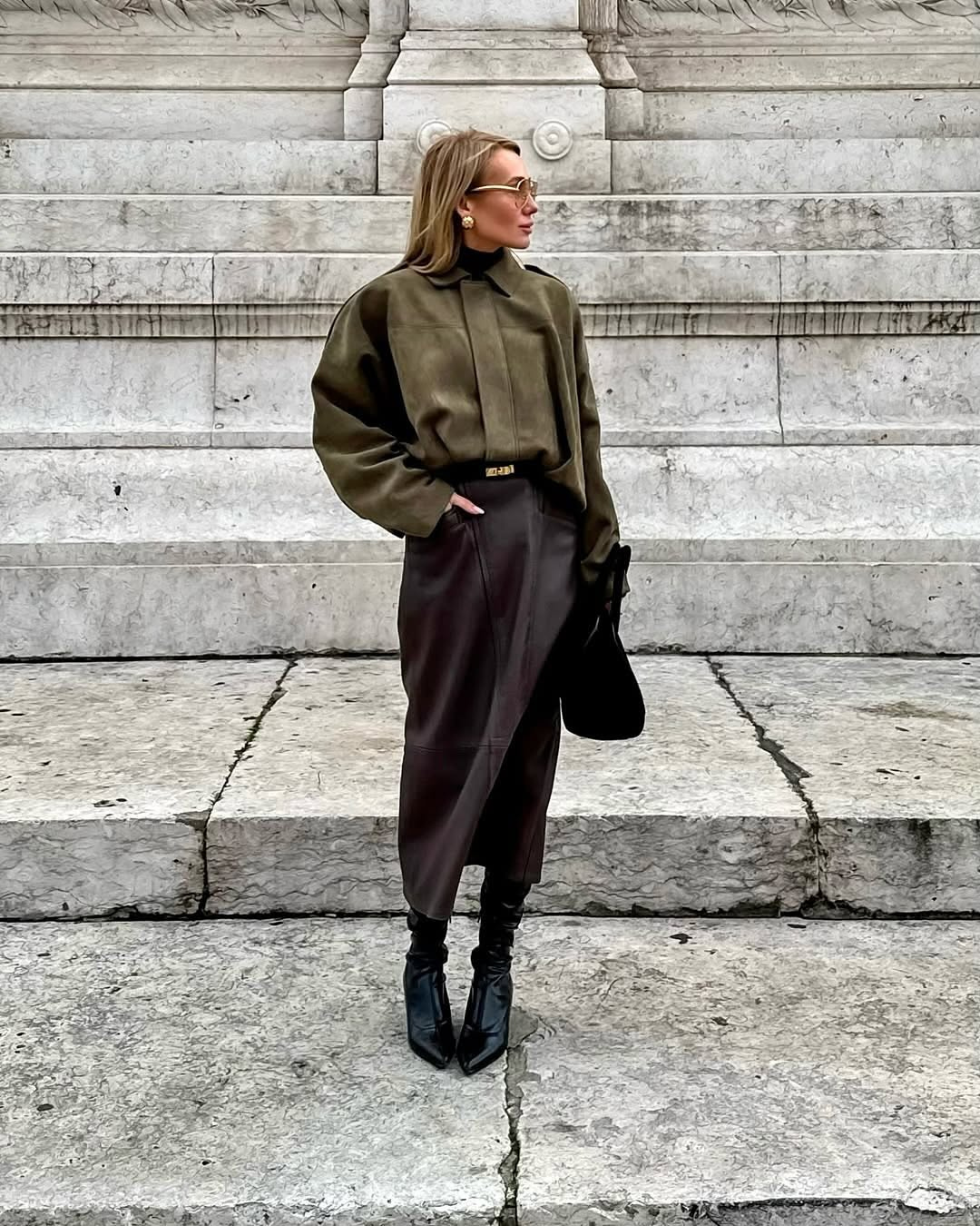 Suede-like cropped jacket with point collar - view 3