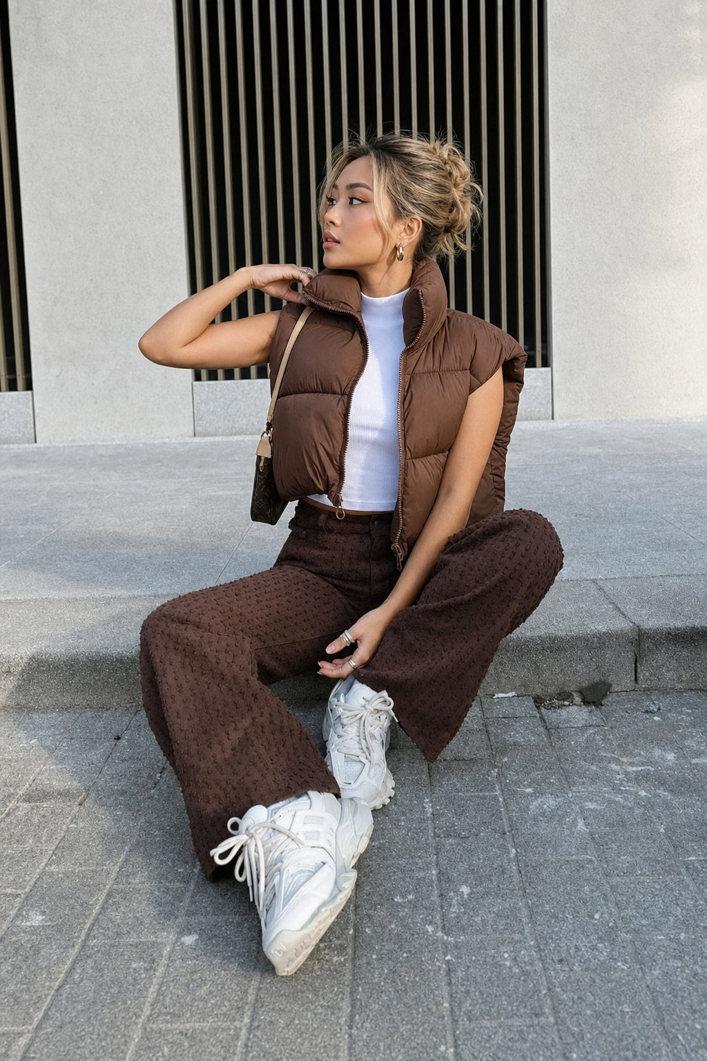Cropped Puffer Vest With Stand Collar - 3