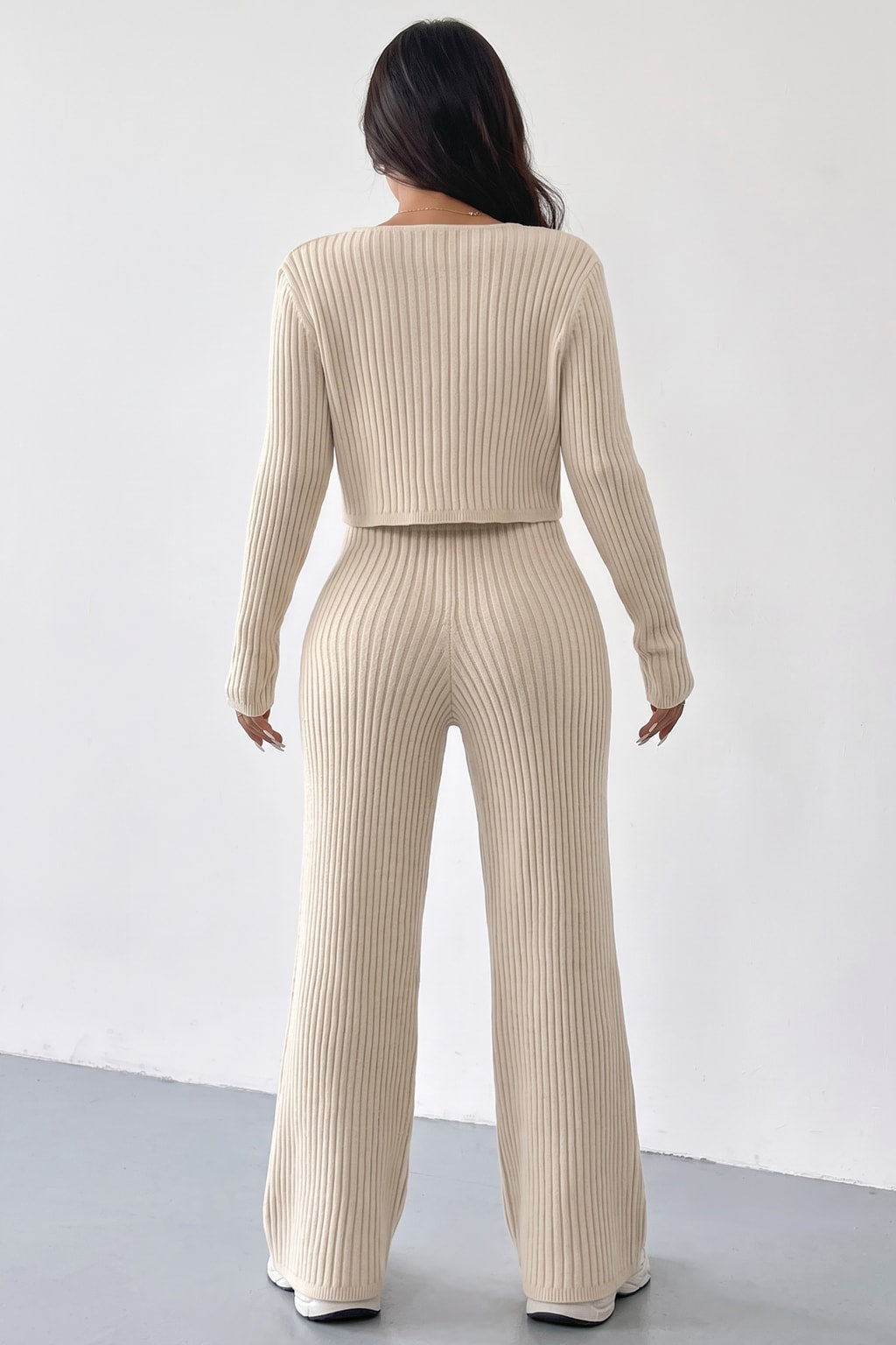 Knit Two-Piece Set With V-Neck - 3