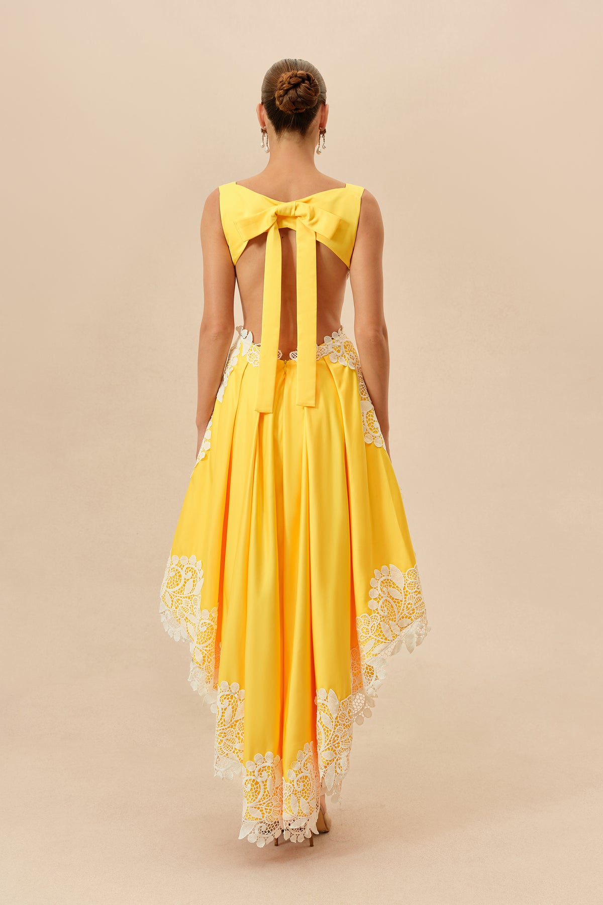 Yellow lace maxi dress with open-back bow - view 4