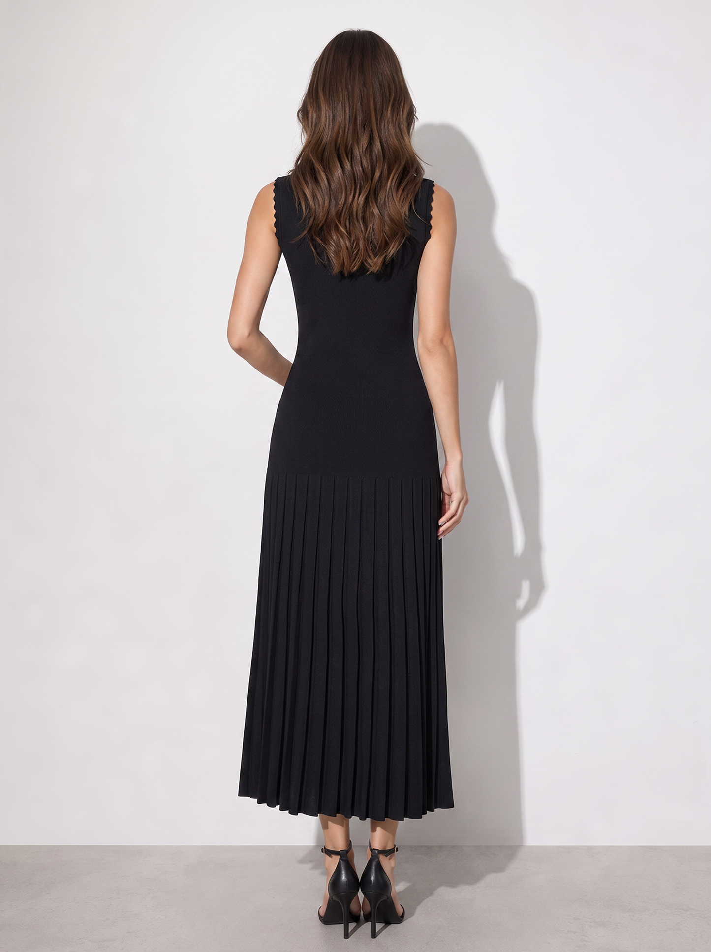 Scalloped Hem Pleated Knit Maxi Dress - view 4