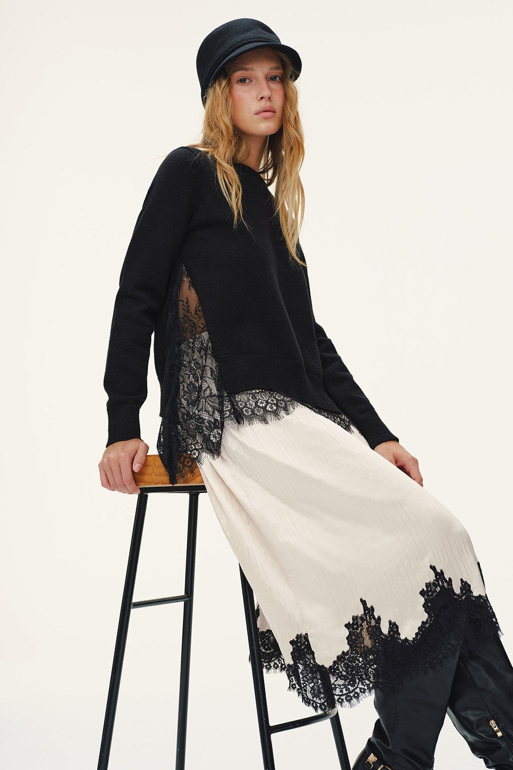 Knit Lace-Panel Sweater With Relaxed Fit - 3
