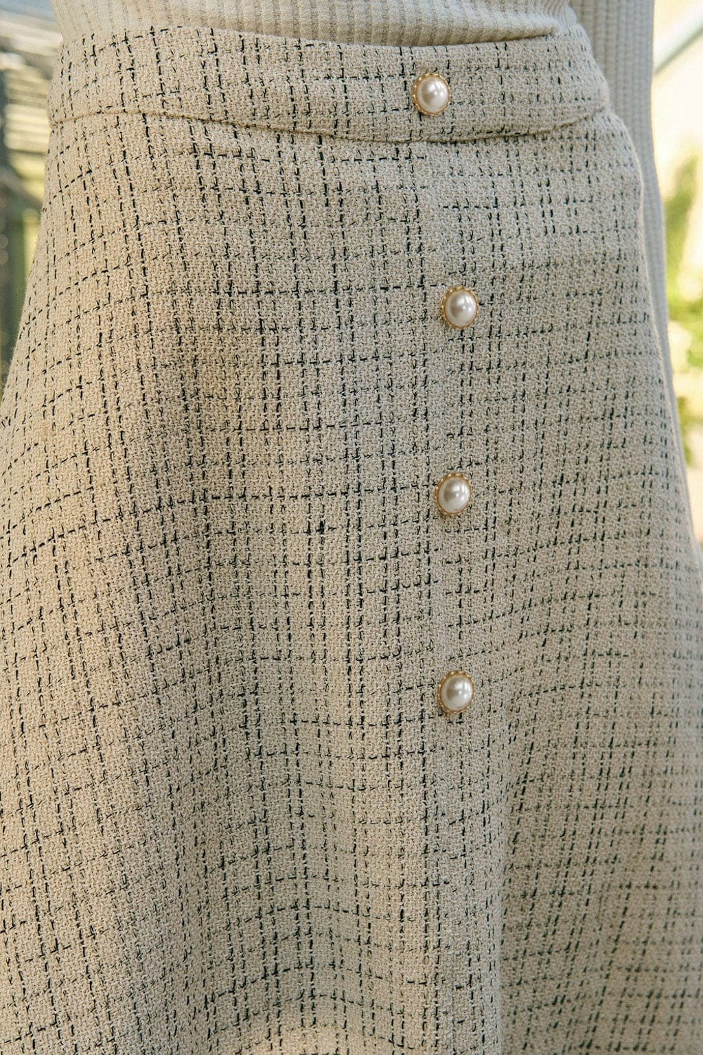 High-Waisted Tweed Midi Skirt With Pearl Button Detail - 5