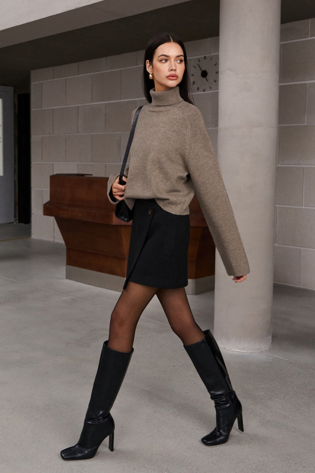Brown Ribbed Knit Turtleneck Sweater - 6