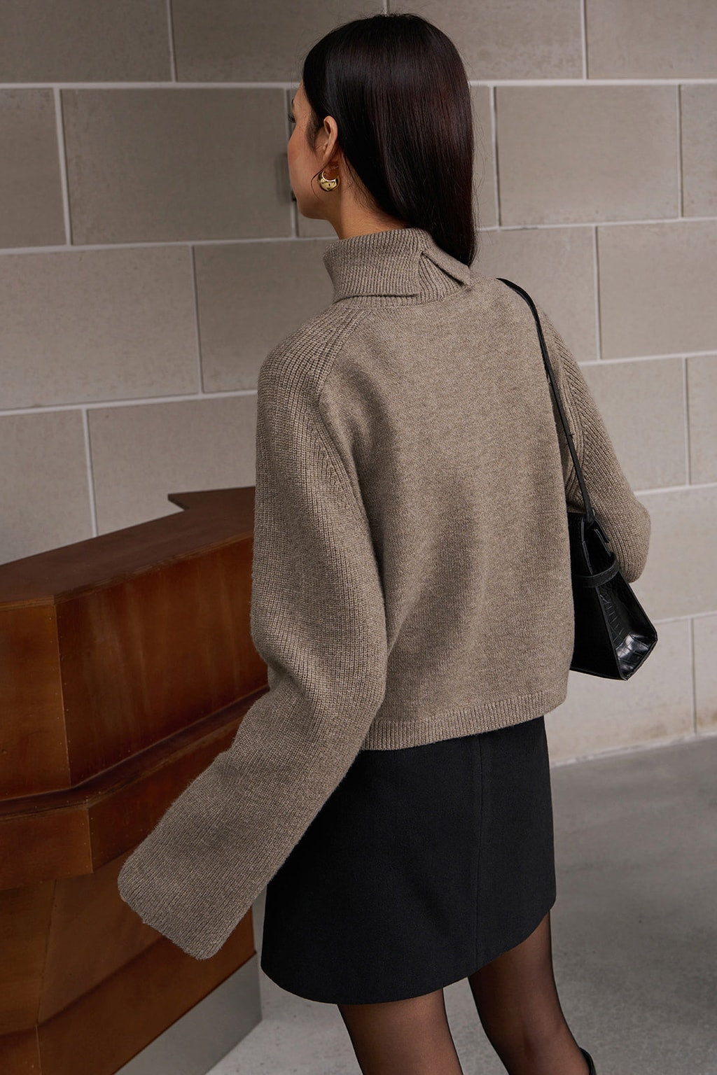 Brown Ribbed Knit Turtleneck Sweater - 4