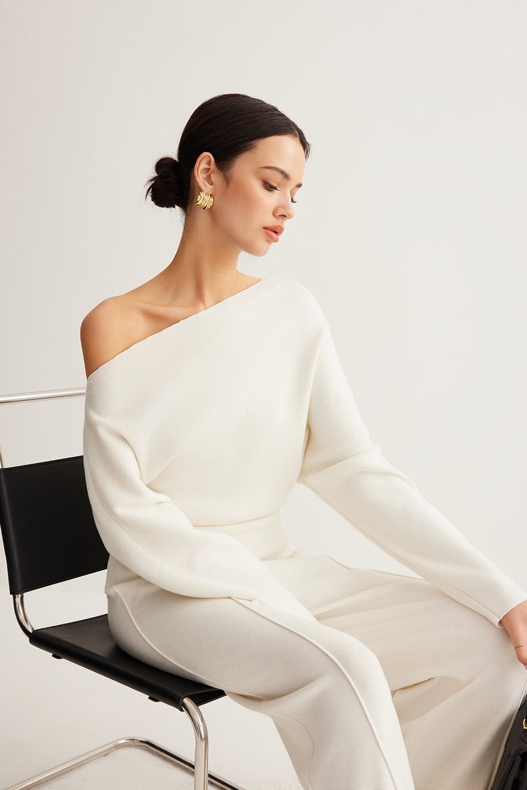 Wool-Blend Knit Top With Asymmetrical Neckline - 5