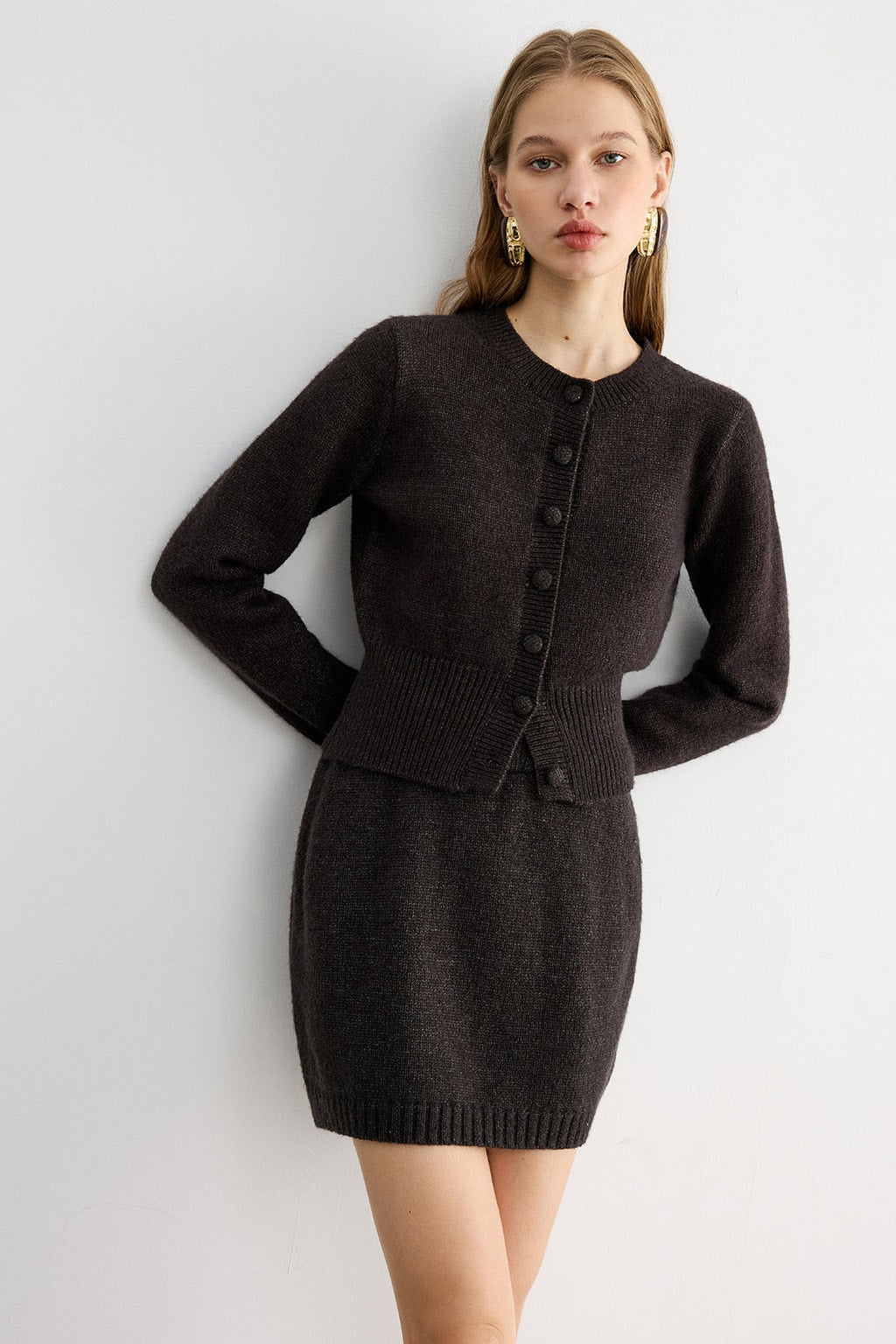 Slim-Fit Grey Knit Cardigan And Mini Skirt Set - 2
