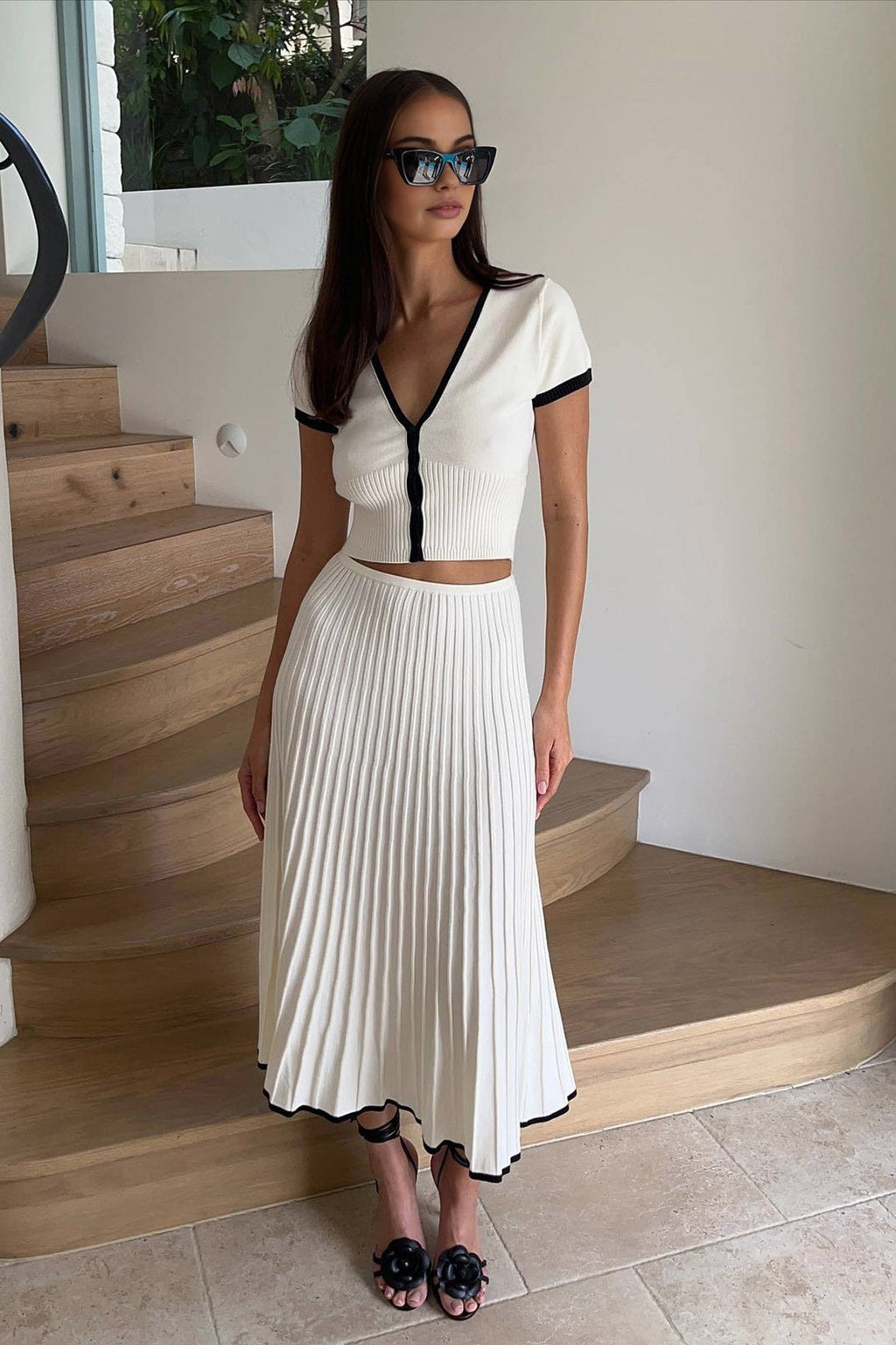 Knit Sweater and Skirt Set With Contrast Trim - 4