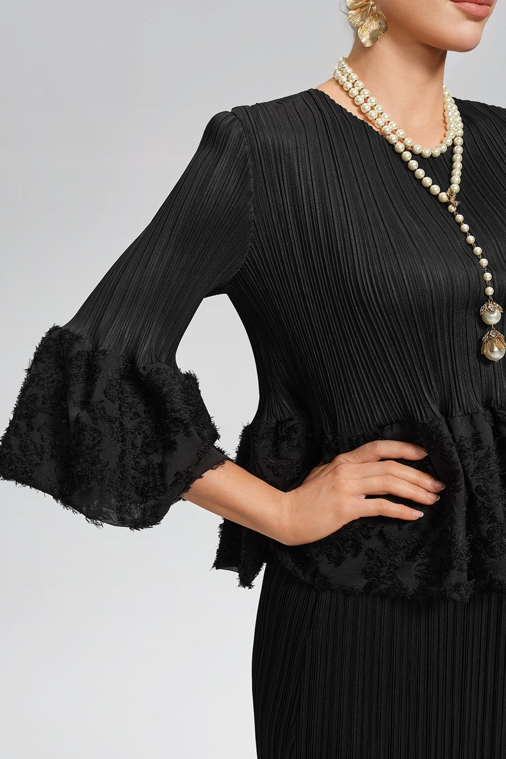 Stretch Set With Pleated Bell Sleeves - 3
