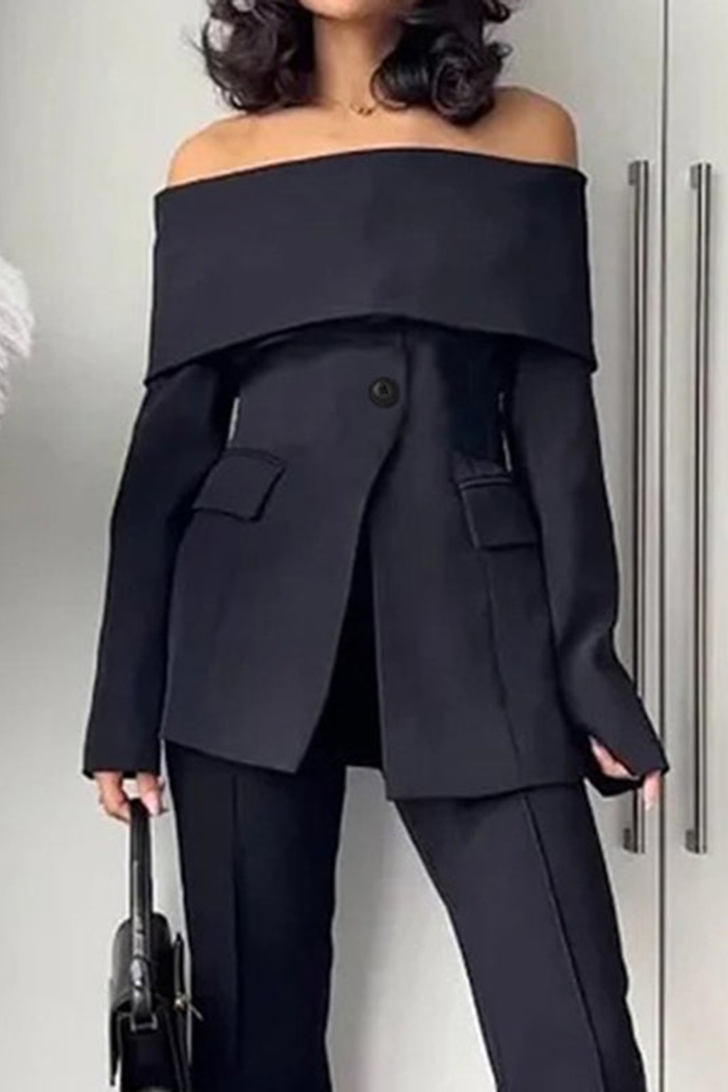Elegant Blazer With Off-Shoulder Split-Front - 2