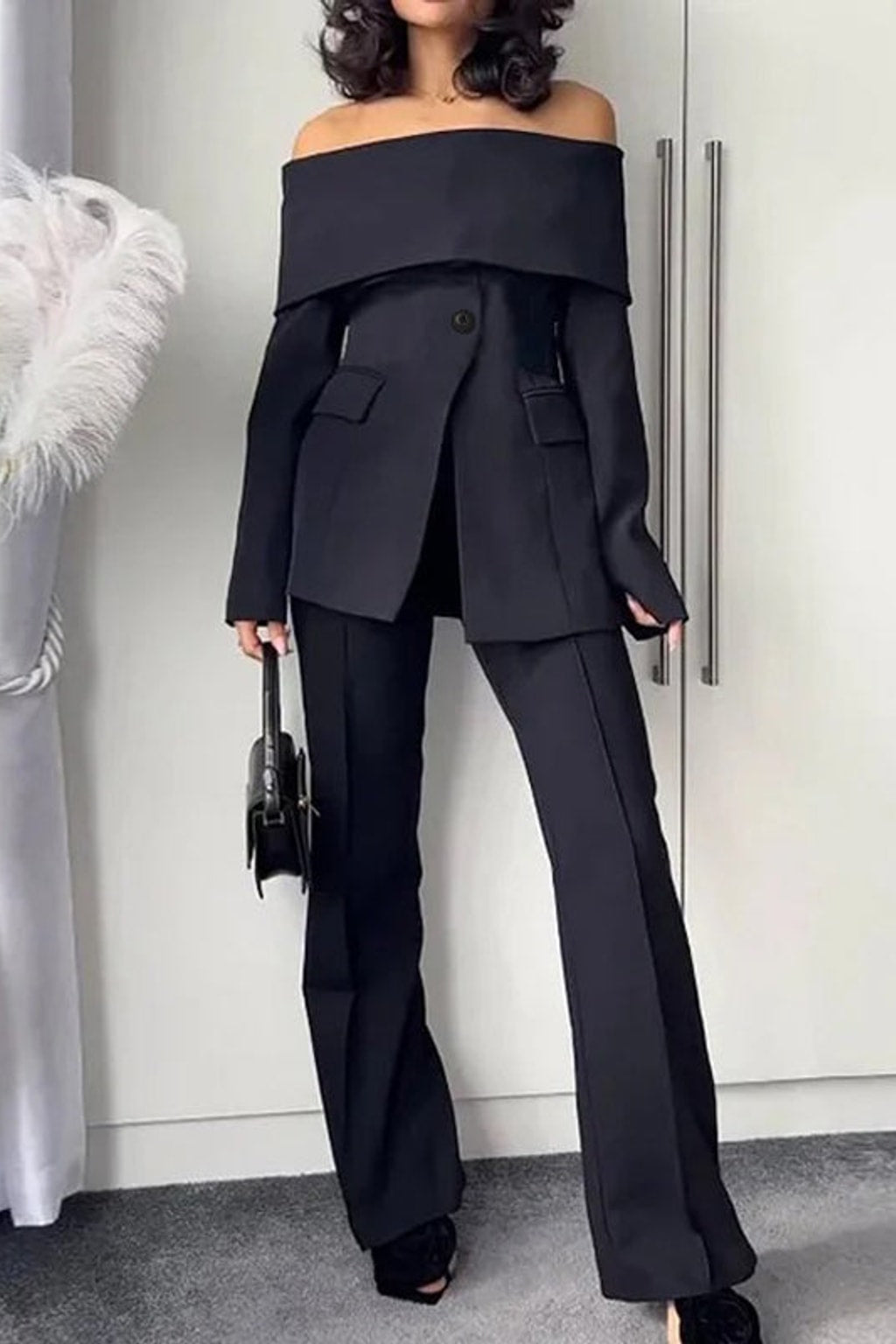 Elegant Blazer With Off-Shoulder Split-Front - 3
