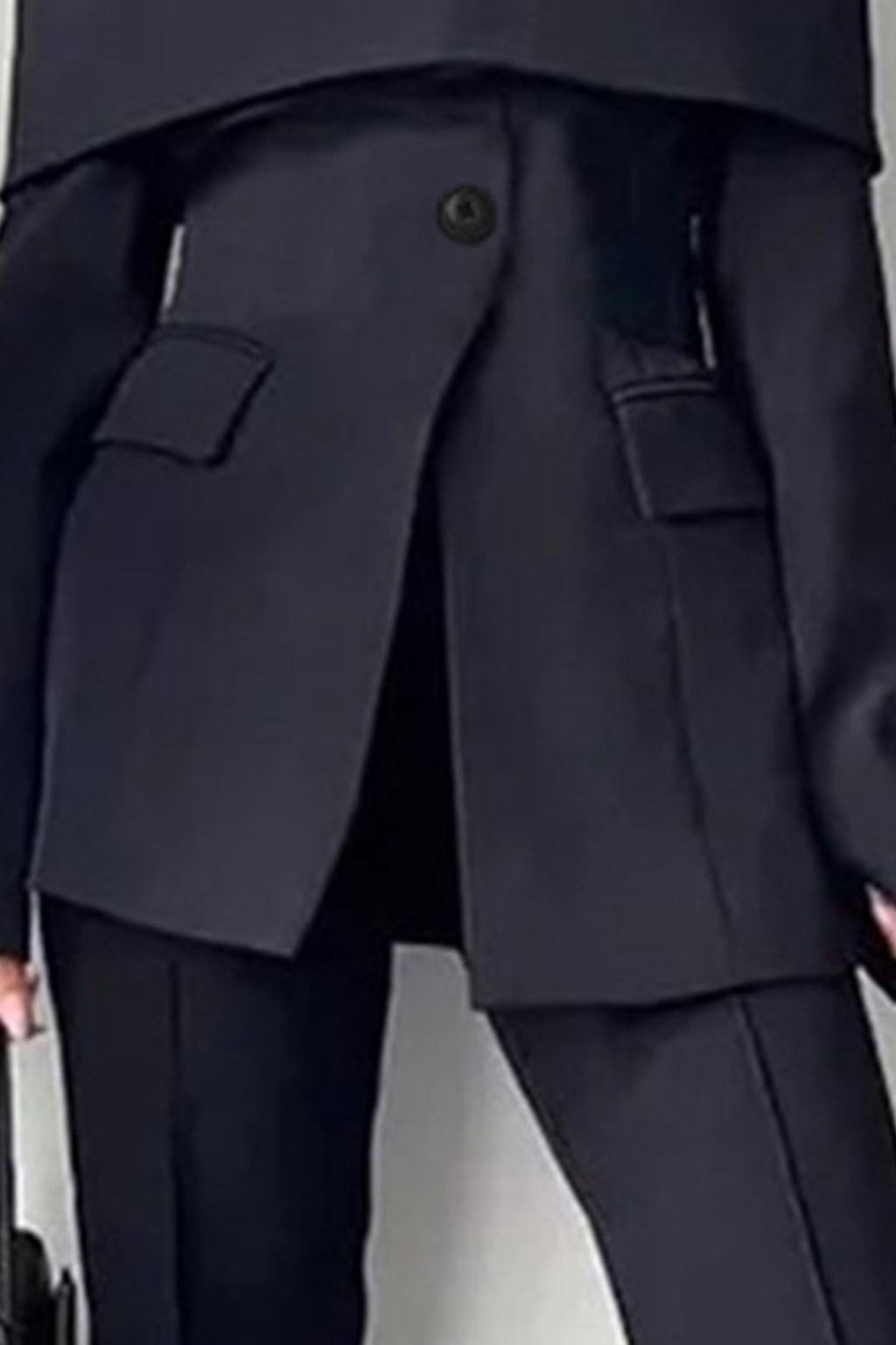Elegant Blazer With Off-Shoulder Split-Front - 5