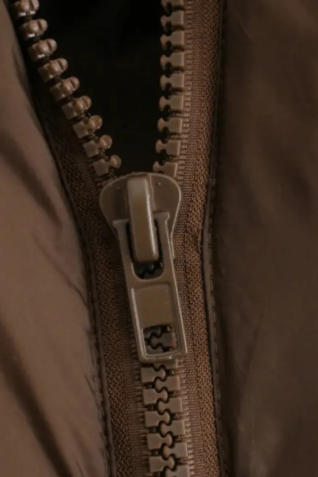 Cropped Puffer Vest With Stand Collar - 5