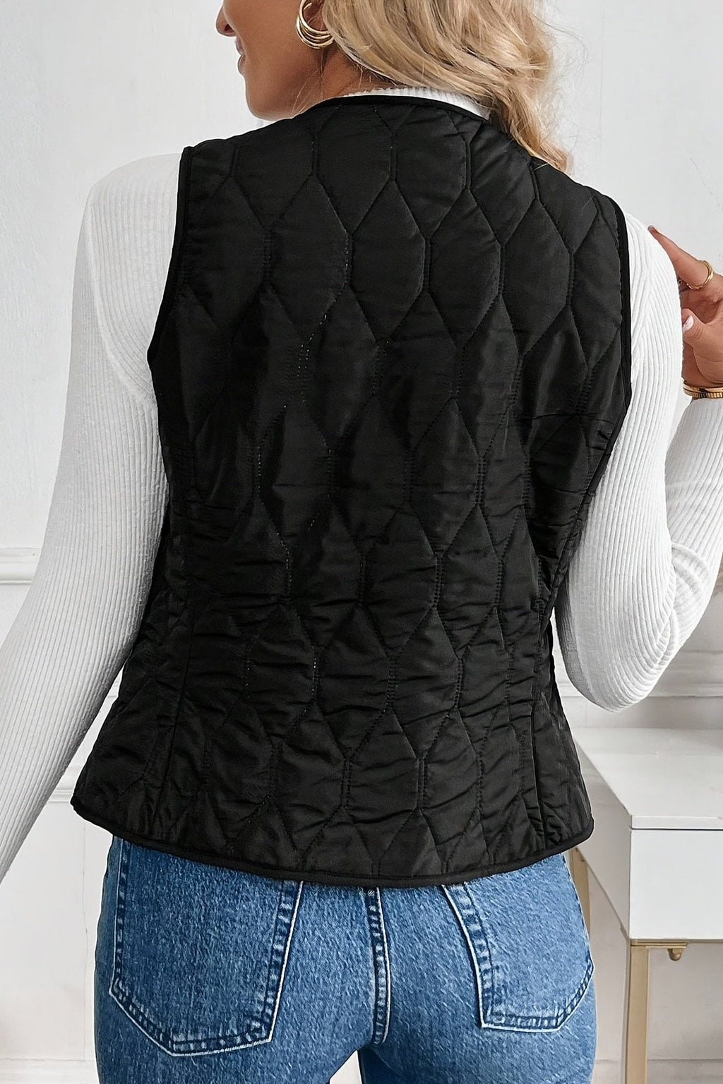 Quilted Puffer Vest In Black - 4