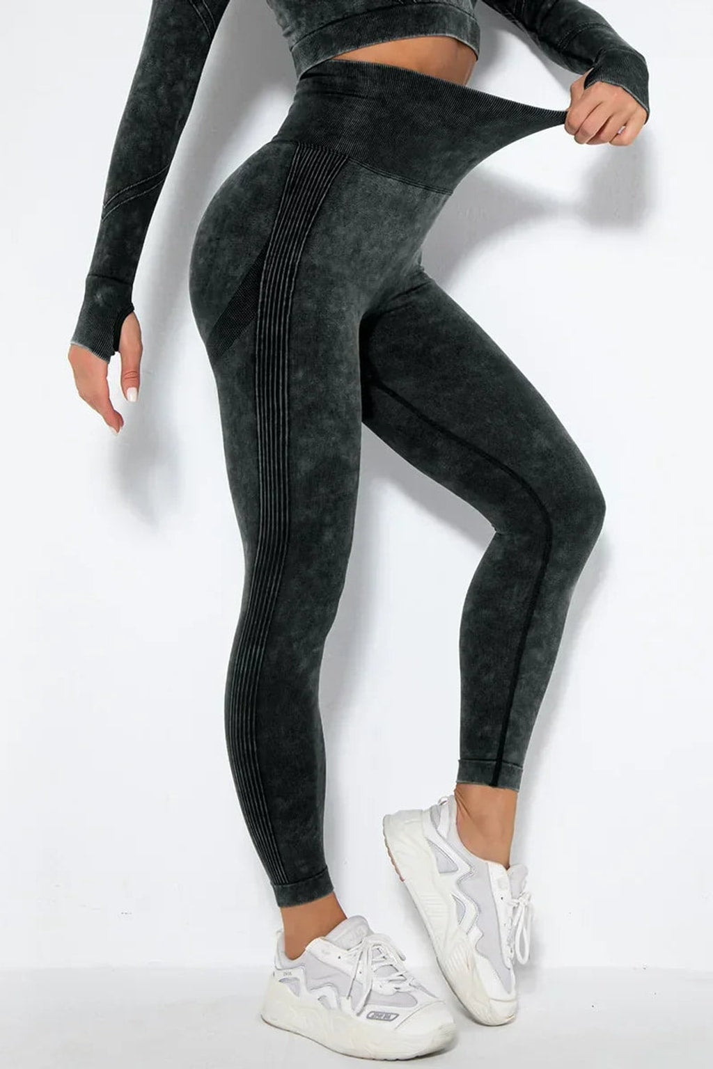 Seamless Cropped Yoga Top With Ribbed Hem - 10