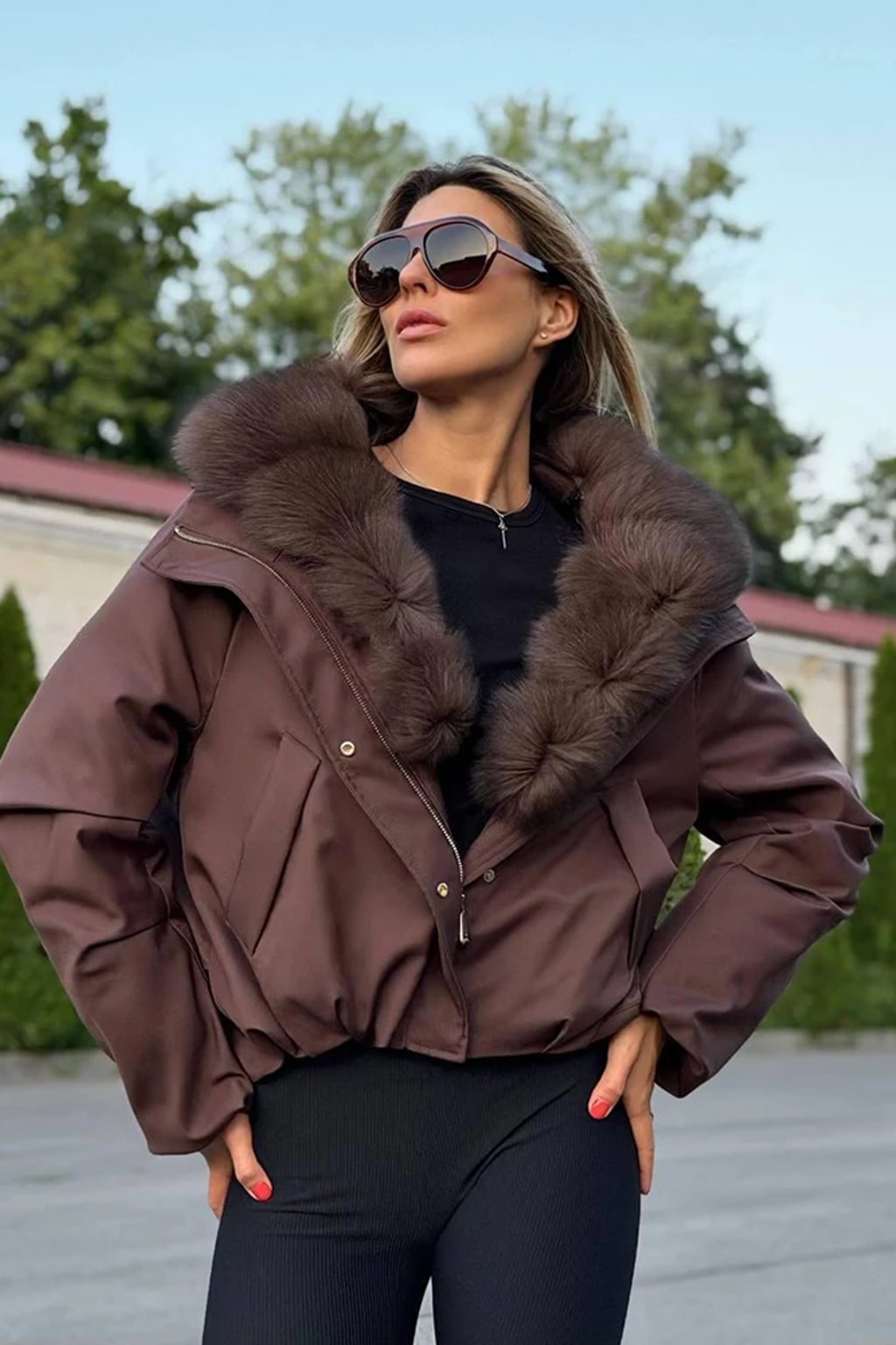 Polyester Puffer Coat With Fur Collar And Pockets - 2