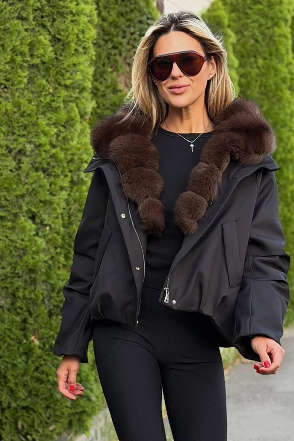 Polyester Puffer Coat With Fur Collar And Pockets - 7