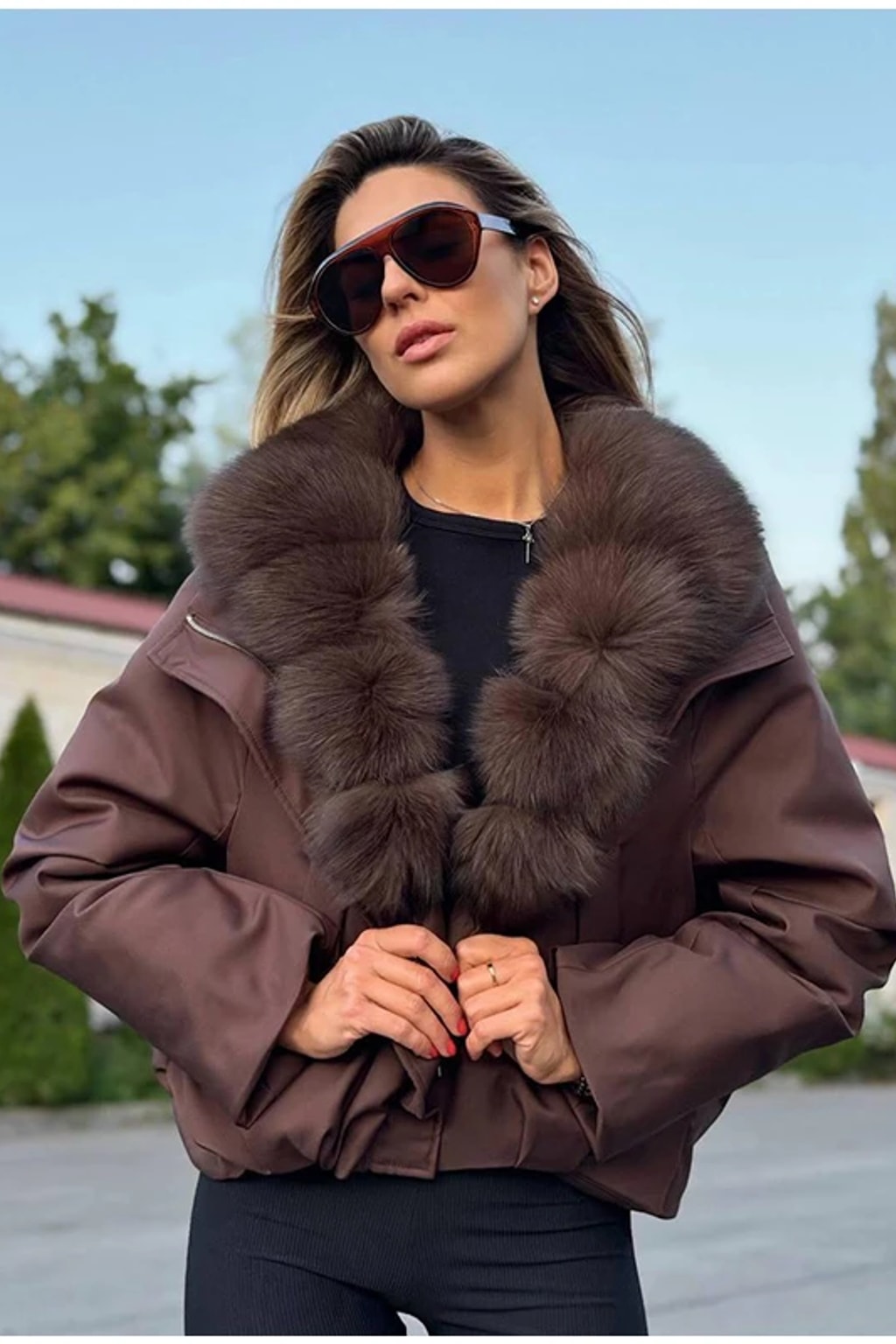 Polyester Puffer Coat With Fur Collar And Pockets - 4